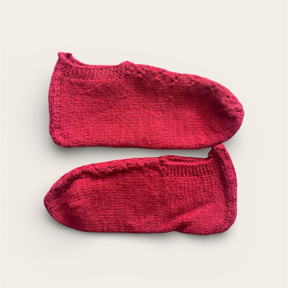 NWOT Hand-Knitted Red Wool Socks 🧦 Size 7 – Cozy & Warm
